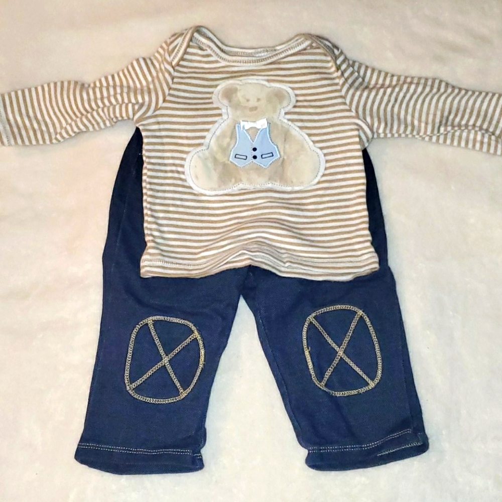**FINAL CLEARANCE** Baby Guess Set, Size 6-9 months